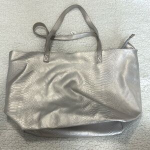 NWT Silver Bath and Body Works Tote